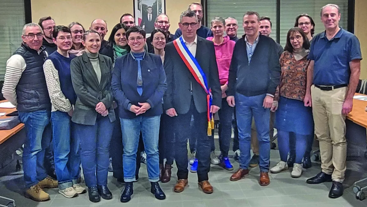 Première photo du nouveau maire, avec ses élus.