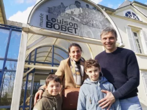 Une famille a découvert la ville de la 8eme étape du Tour de France grâce à un jeu?