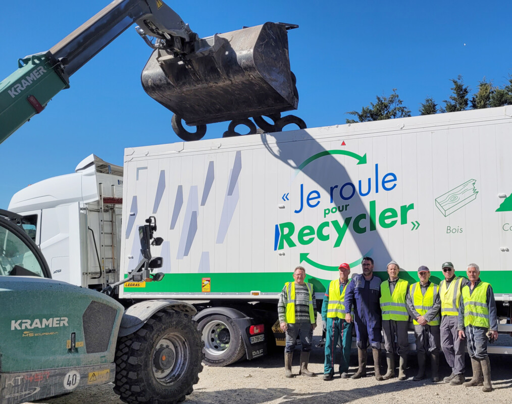 « C'est un succès pour ces deux journées de collecte grâce aux bénévoles, aux Établissements Demeuré et à la collaboration des agriculteurs qui n'ont amené que des produits propres et recyclables » insiste Philippe Bougeard