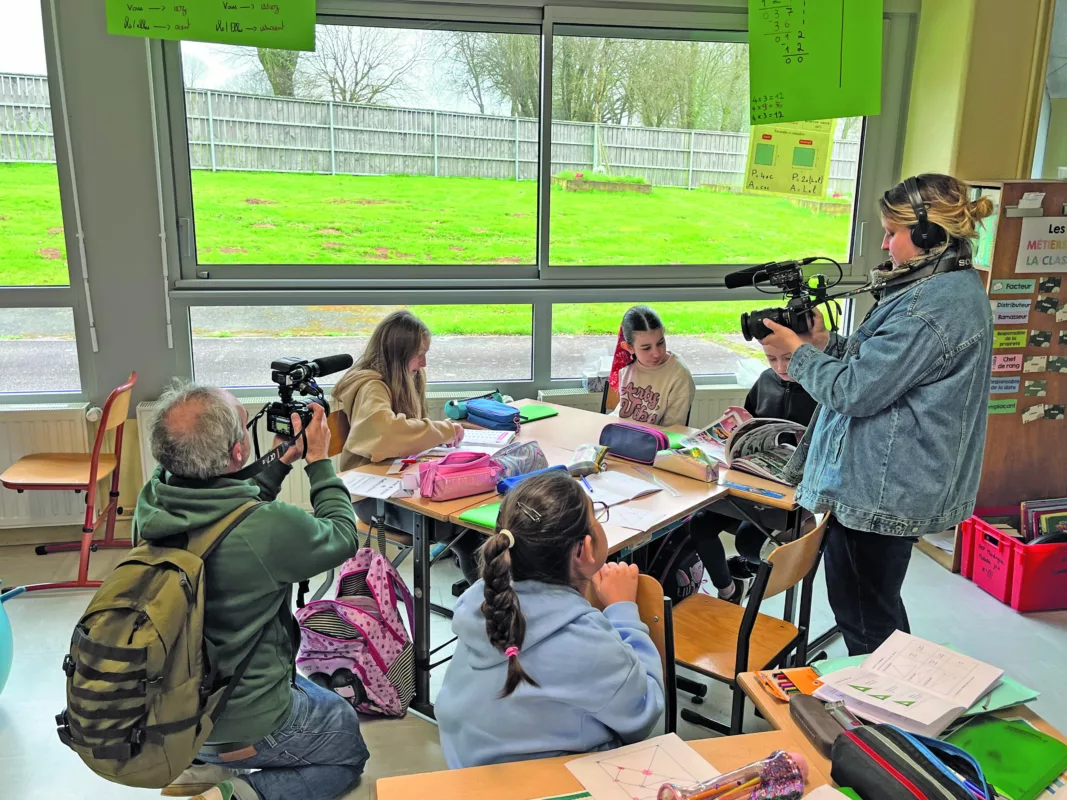 Katya, à droite, est l'enfant interviewé.