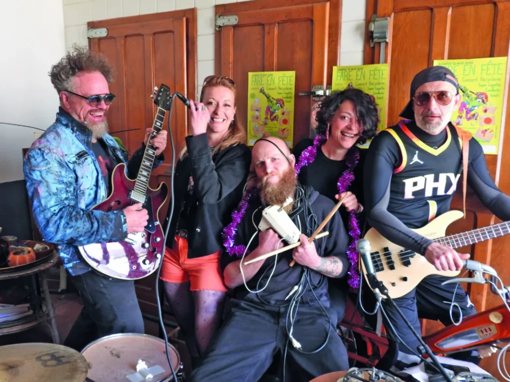 Les musiciens de la recyclerie.