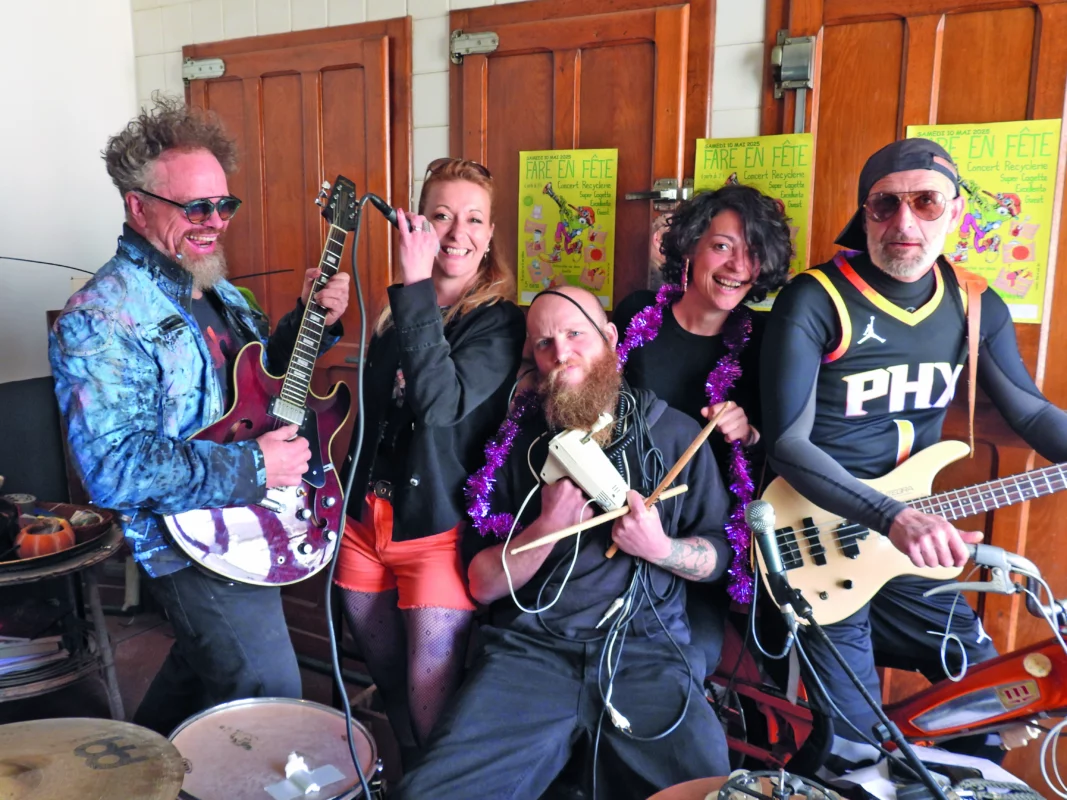 Les musiciens de la recyclerie.