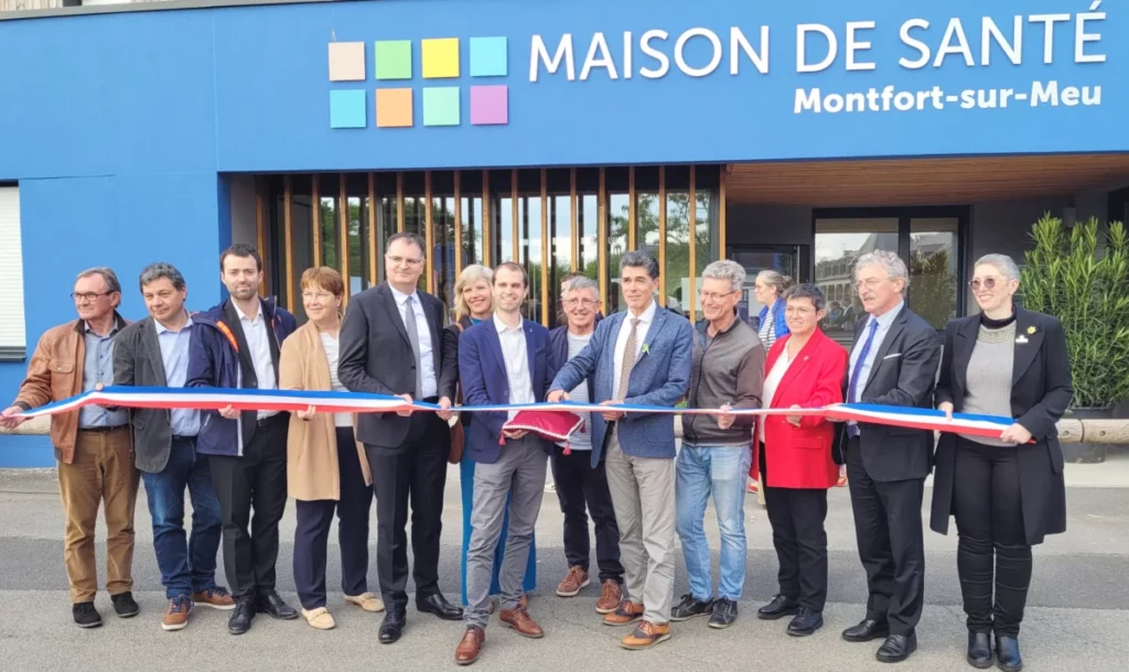 Les élus coupent le ruban d'inauguration de la MSP.