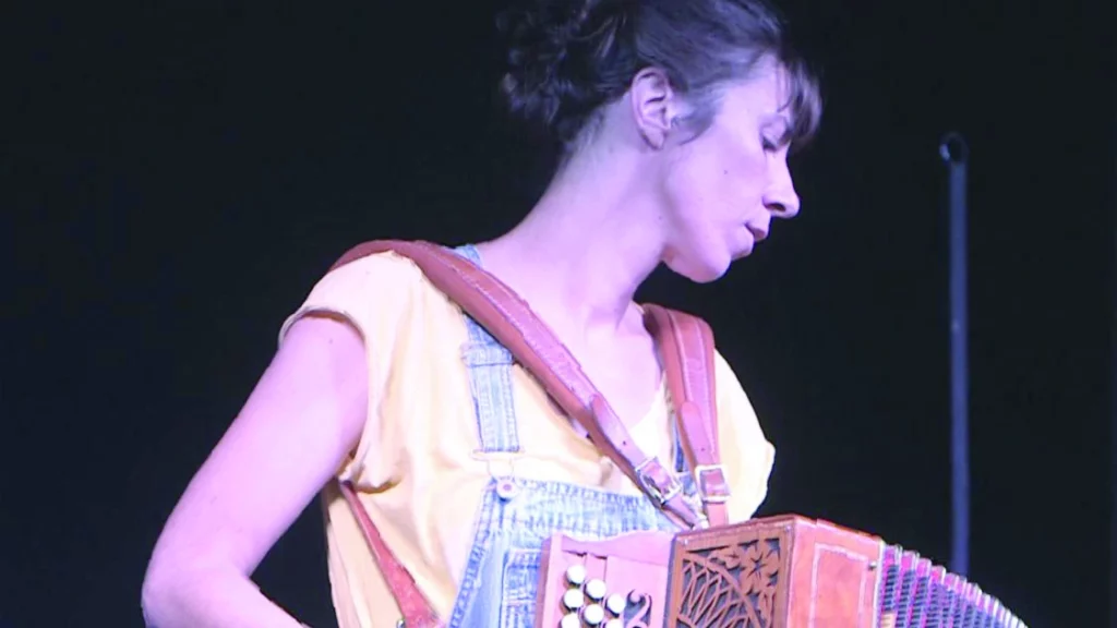 La musicienne du projet RAJE.
