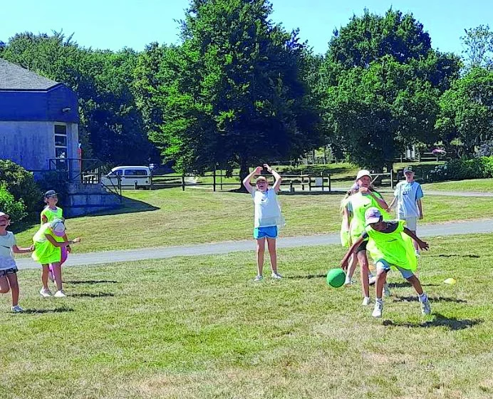 Les enfants en pleine activité.