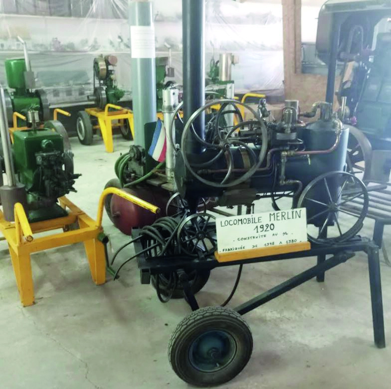 Photographie d'une machine d'époque en restauration.